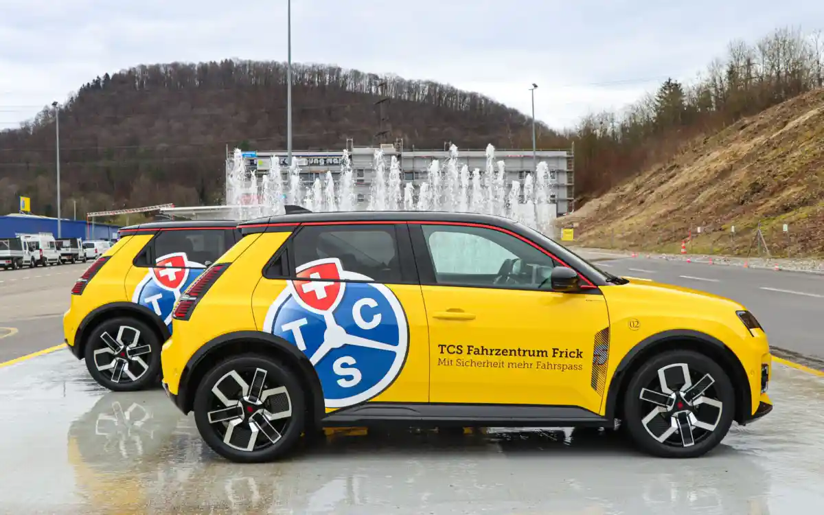 TCS Fahrzentrum Frick – Mietauto Renault R5 E Tech.